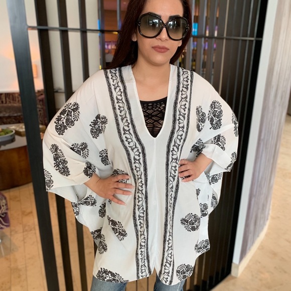 New LAST 1 Boho Bohemian Oversized Flowy Kimono Top white Black Mixed Print Top - Picture 10 of 15